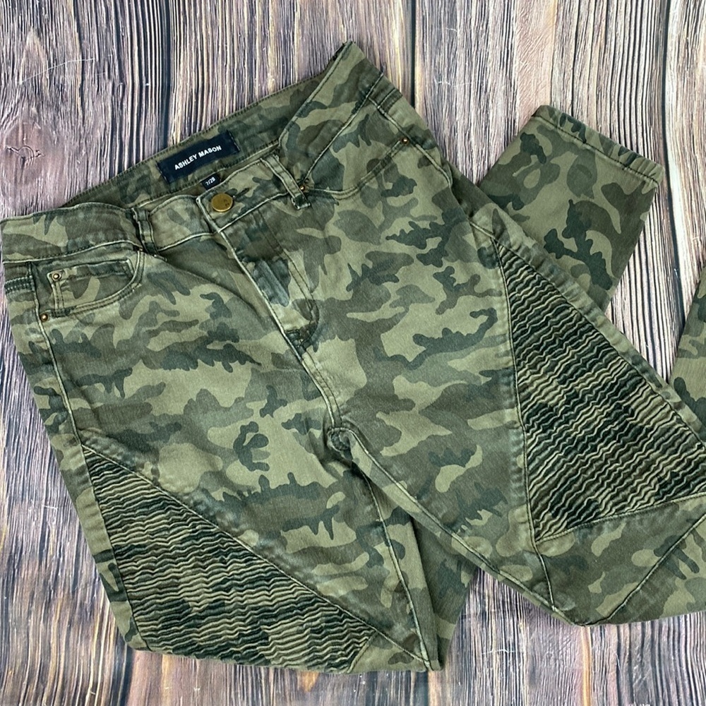 Ashley Mason Camouflage Skinny Pants- Size 7/28